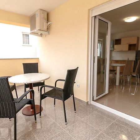 נובליה Summer Fun Apartments מראה חיצוני תמונה