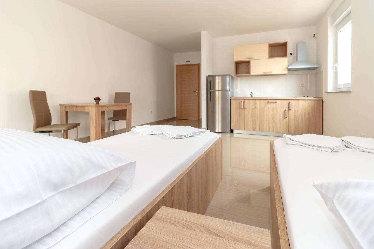נובליה Summer Fun Apartments מראה חיצוני תמונה